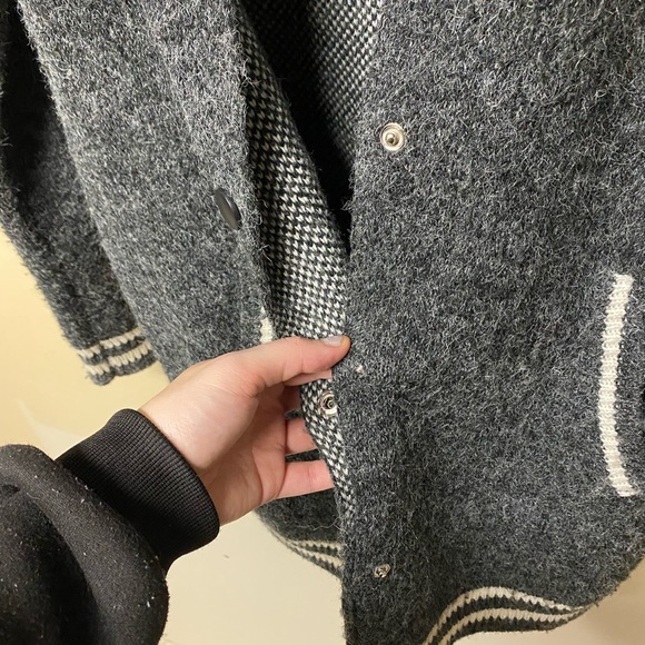 2/$75💥- CARDIGAN | Women’s Dreamers cardigan size M/L - Picture 2 of 6